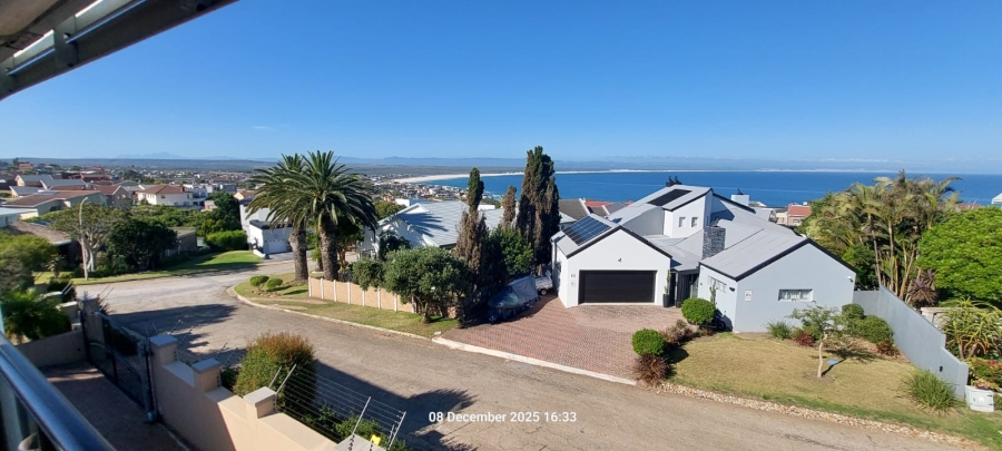 6 Bedroom Property for Sale in Wavecrest Eastern Cape